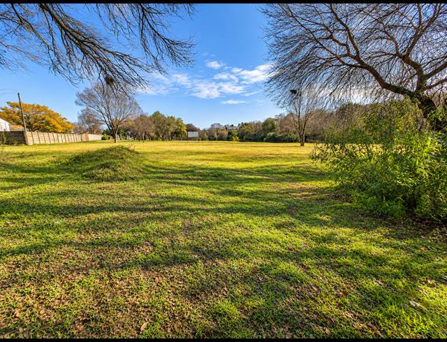 1,672M² VACANT LAND FOR SALE IN ROTHDENE